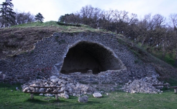 Felújították a Magyar feltámadás barlangját
