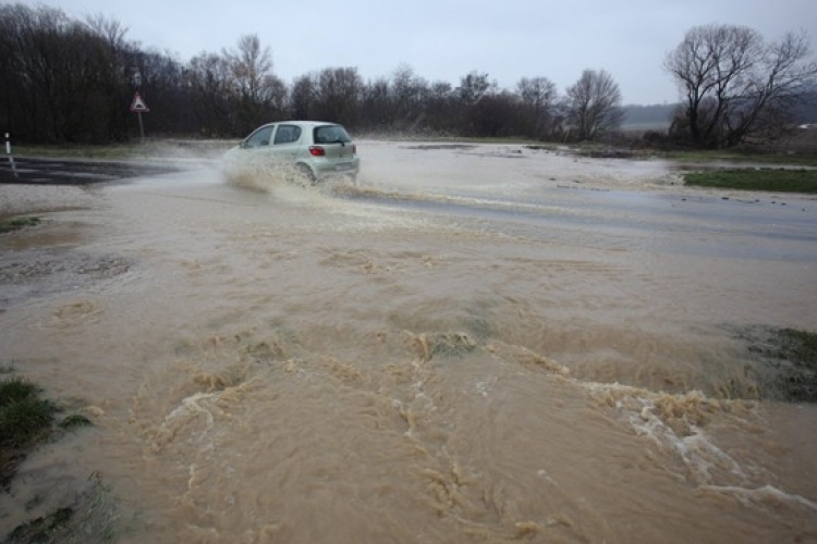 Árvíz - Több utat is elöntött az áradás Zalában