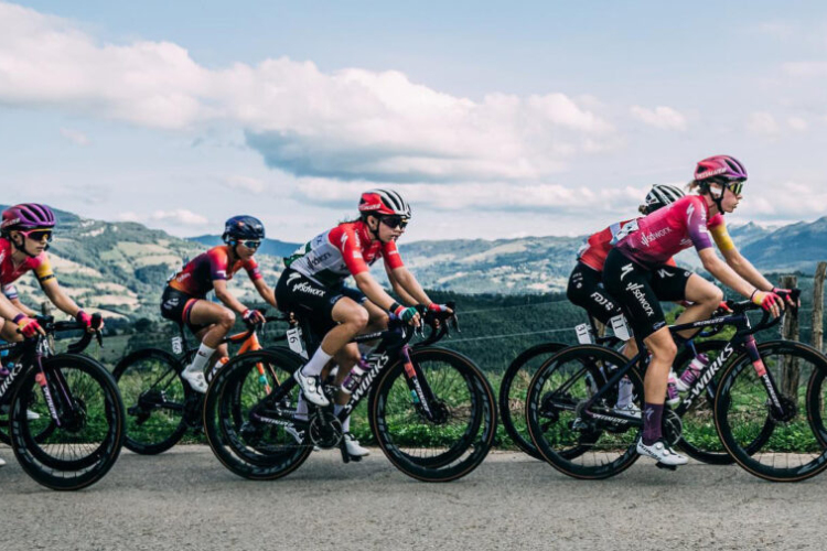 Női Vuelta - Vas Blankáék harmadik helye a nyitó csapatidőfutamon.