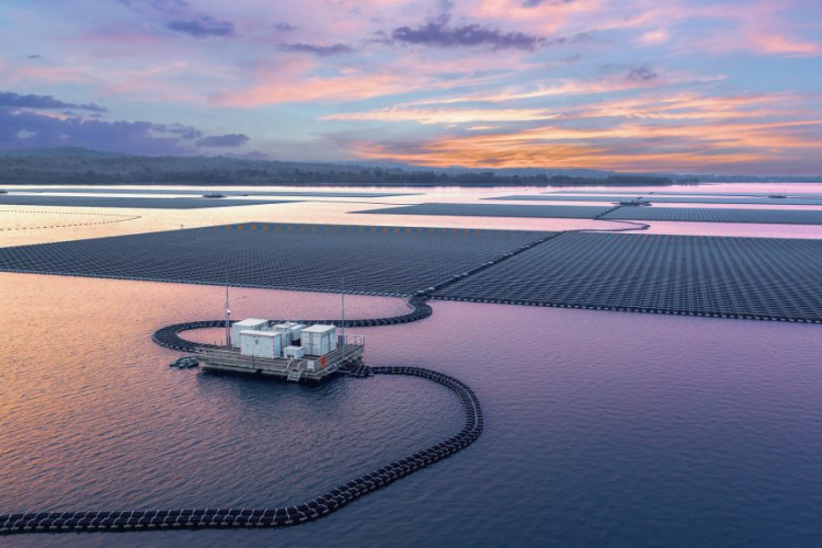 Európában építik meg a világ legnagyobb tengeri naperőművét