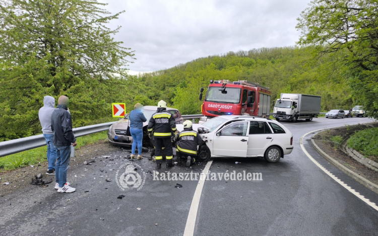 Közúti baleset Nagylóc és Hollókő között.