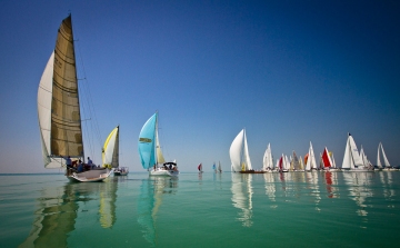 Borregatta: hajózó borászok és borkedvelő hajósok versenye a Balatonon