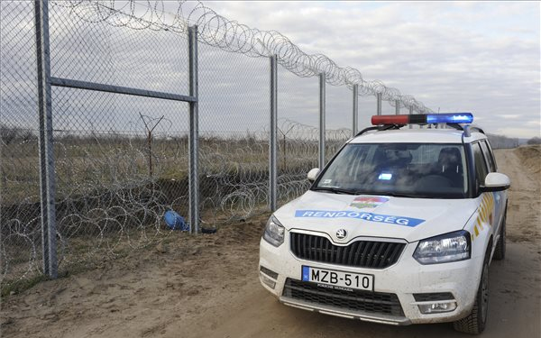 Több mint négyszáz határsértőt fogtak el három nap alatt