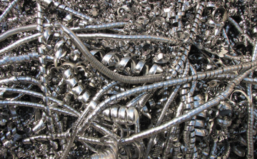 Fémhulladékért törtek be