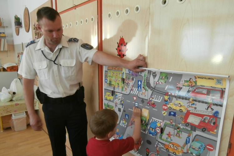 Rendőrök a rétsági óvodában