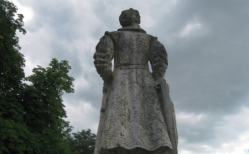 Restaurálták a Báthory-szobrot Salgótarjánban