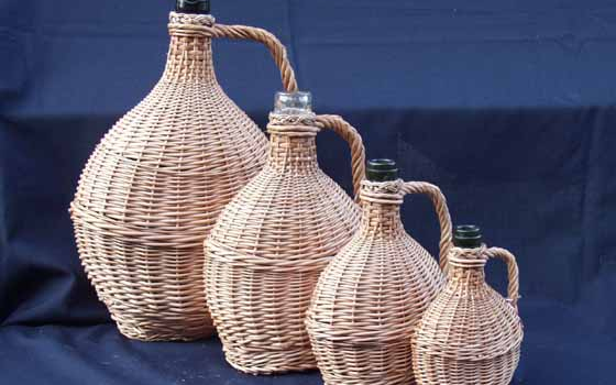 Nem sokáig kortyolhatta a házi bort a betörő