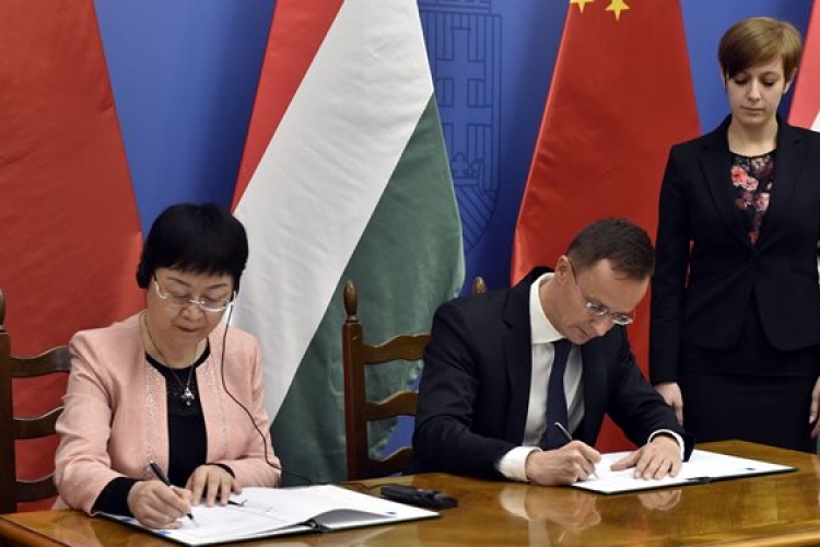 Megállapodást írtak alá egy kínai egyetem magyarországi működéséről 