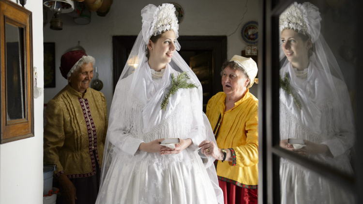 NOVEMBER 30. - Szent András napja. A disznóvágások kezdete, a házassági varázslások ideje is