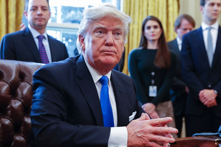 Donald Trump elhalasztotta az Európai Uniót, Kanadát és Mexikót érintő védővámok bevezetéséről szóló döntést