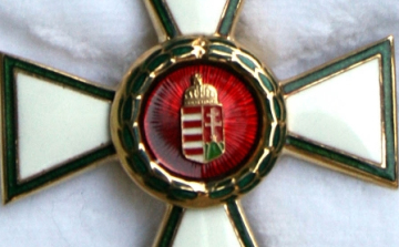  LOVAGKERESZT KITÜNTETÉST KAPOTT SIMONYI SÁNDOR