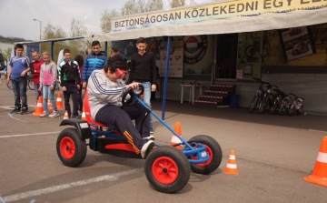 „Biztonságosan közlekedni egy életúton”