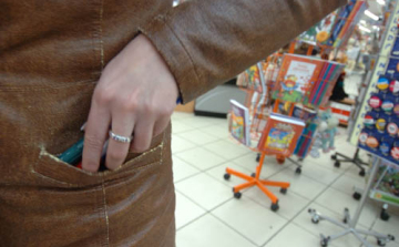 Édességet akart lopni