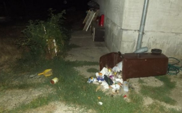 Botokkal felfegyverkezve dobálóztak Vanyarcon