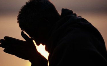 Sikkasztással és csalással vádolnak egy Nógrád megyei plébánost