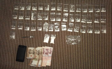 Kábítószer-kereskedelem miatt őrizetben