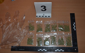 Kábítószert adott át