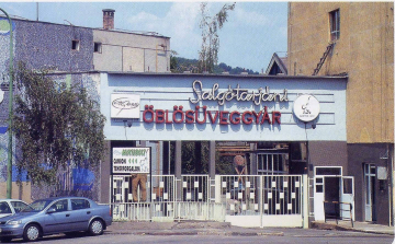 VOLT EGYSZER EGY ÖBLÖSÜVEGGYÁR