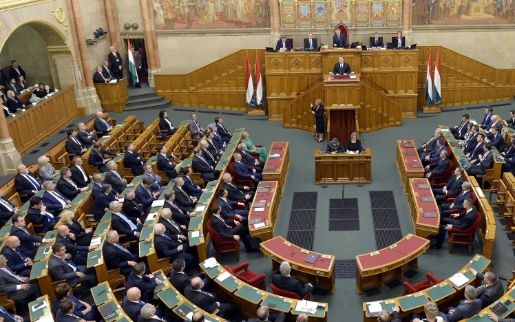 Nyolc törvényjavaslatról tárgyal a parlament 