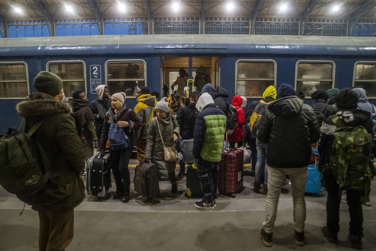 Az Európa Tanács menekültek befogadó országokból történő átvételére szólított fel 