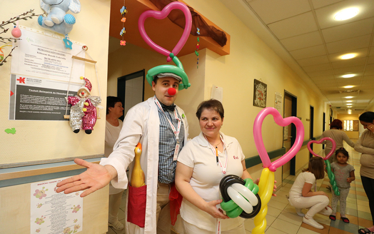 Tavaszköszöntő bohócdoktori vizitekre készül a Mosolykommandó