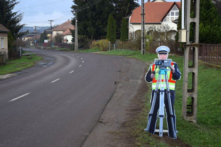 Rendíthetetlenül szolgálnak