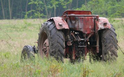 Traktorral borult fel a férfi