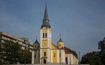 Épületbejárás során ismerhető meg a felújított salgótarjáni Kisboldogasszony templom