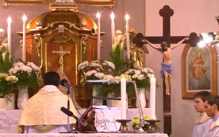 Online közvetítésekkel készülnek az egyházak a húsvétra