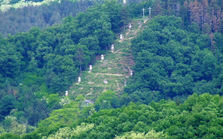 Felújították a salgótarjáni kálváriát