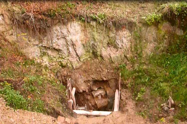  Mélyül az akna a bánki víznyelőben