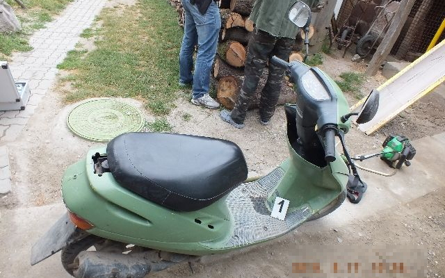 Robogót és fűkaszát lopott