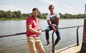 A minimalista kapszulagardrób alapjai: férfi pólók