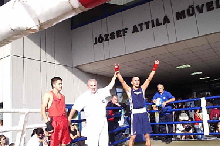 Ökölvívók a salgótarjáni Fő téren