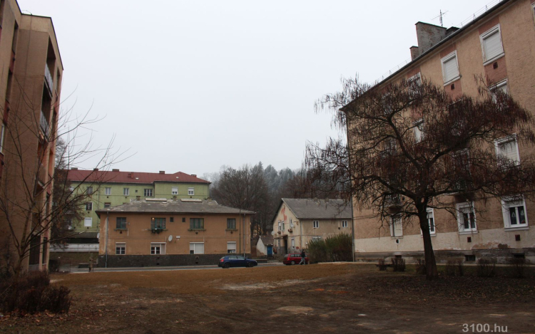 Újabb házat bontottak le az Acélgyári úton