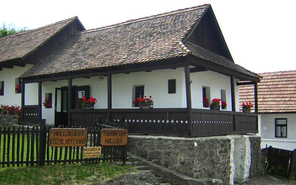 Hollókő önkormányzata lesz a világörökségi helyszín gondnoka