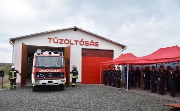 Tűzoltógépjárművet kaptak a héhalmi önkéntesek
