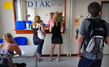 Hatvanhat diák dolgozhat Balassagyarmaton