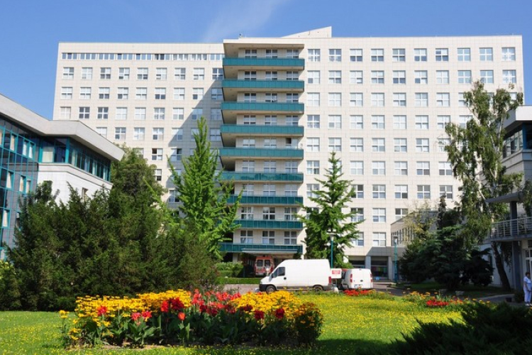 Szent Lázár szobrát avatta fel Semjén Zsolt a salgótarjáni kórházban