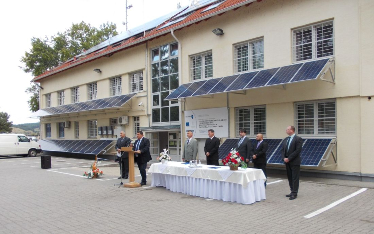 Napelemek a rendőrkapitányságokon