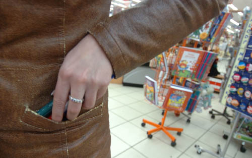 Tolvajok a szántóföldön és az áruházban