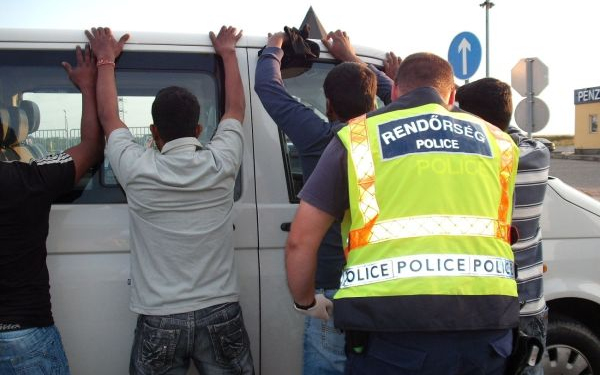 Vádat emeltek a Balassagyarmaton összecsapó magyar és külföldi férfiak ellen