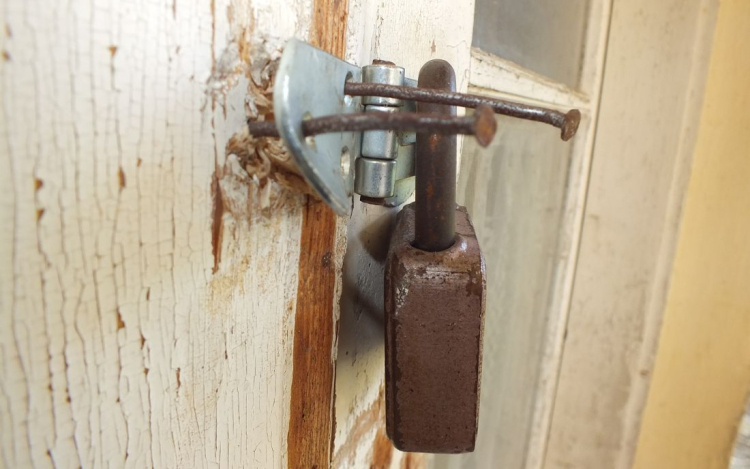 Vitték az ólajtót is