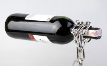 Üres üvegekkel próbáltak csalni