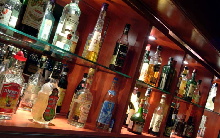 Kocsmában fojtogatta az ott dolgozó hölgyet