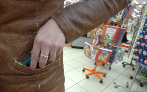 Szabálysértők őrizetben