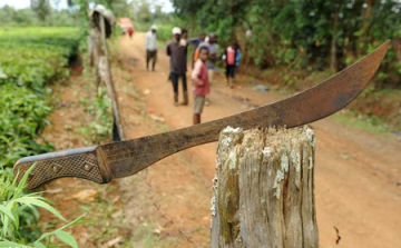 Bozótvágó késsel fenyegetőzött a garázda