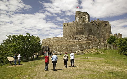 Egy hónapra bezárják a várat Hollókőn