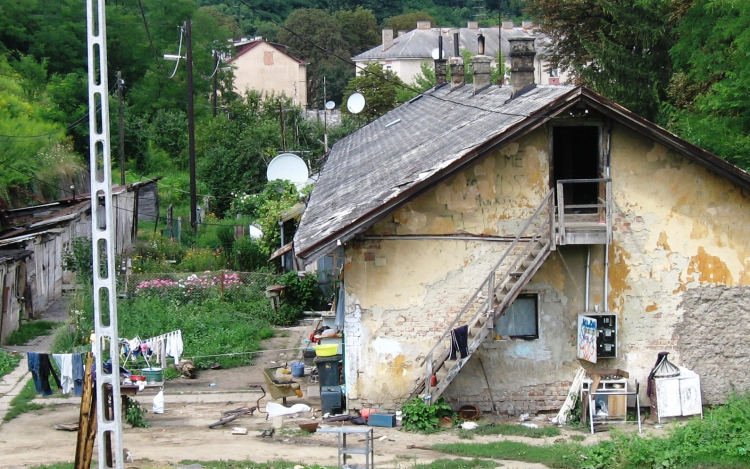 Kolónia bontások Salgótarjánban