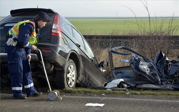 Halálos baleset Tiszaföldvár és Homok között